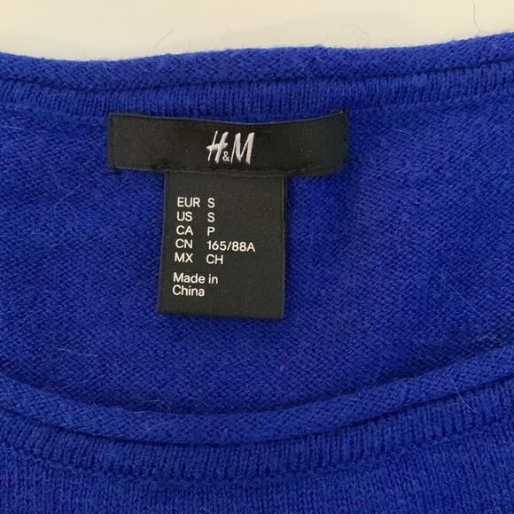 𝅺H&M long sleeve bright blue split hem sweater. Size small runs larger - Picture 8 of 10